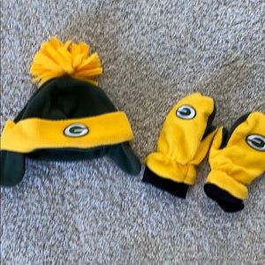 Toddler Green Bay packers hat and Glove set